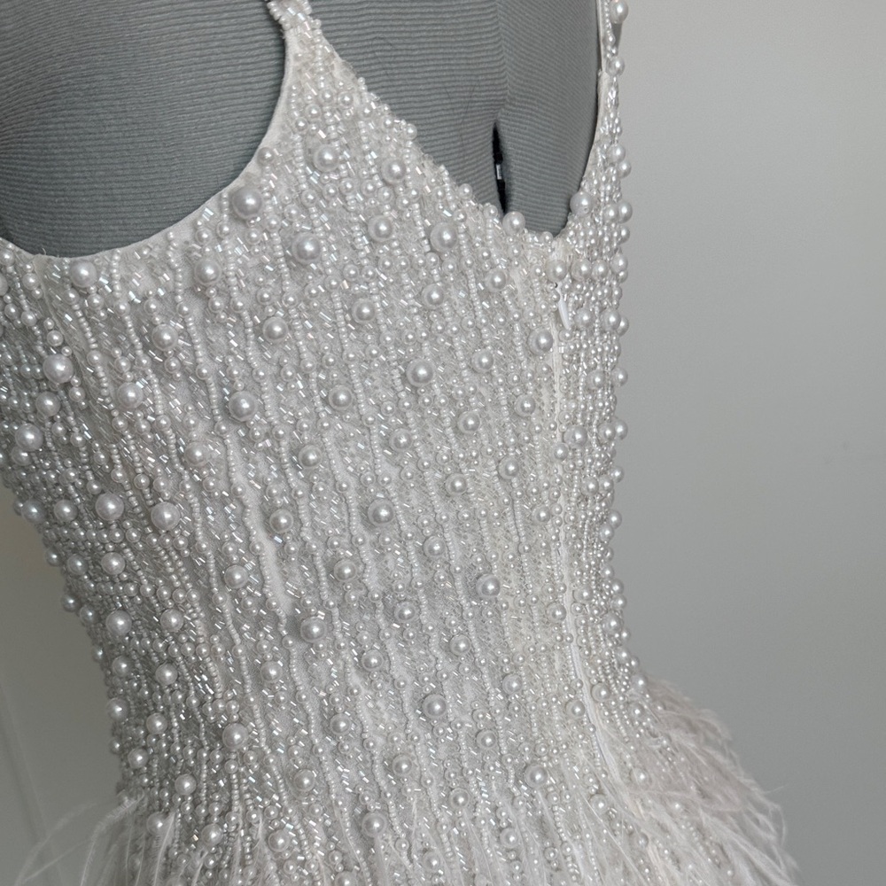 Excellent photo shoot dress or bridal event for the bride - Picture 5 of 9